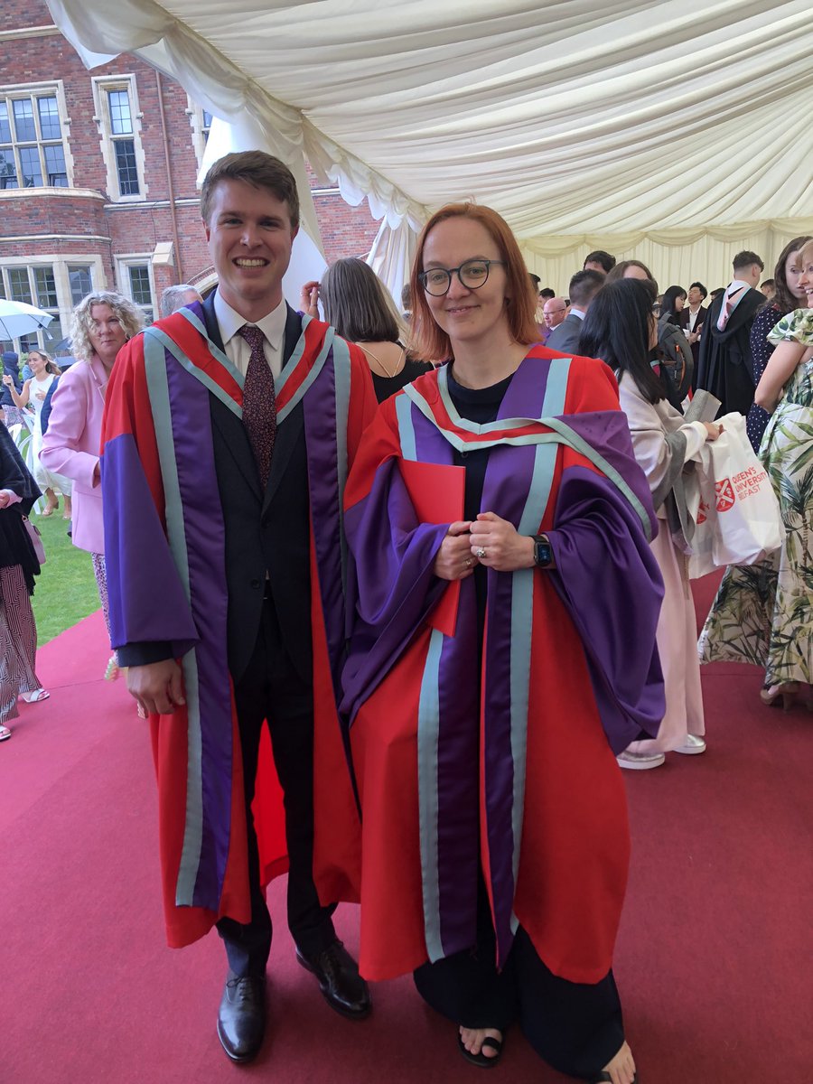 What a graduation!! Congratulations to Dr Oisin Hamill from the <a href="/NancyArtioli/">Nancyart</a> group <a href="/QUBCCE/">QUB - Chemistry & Chemical Engineering</a>! Well done! (2/4)