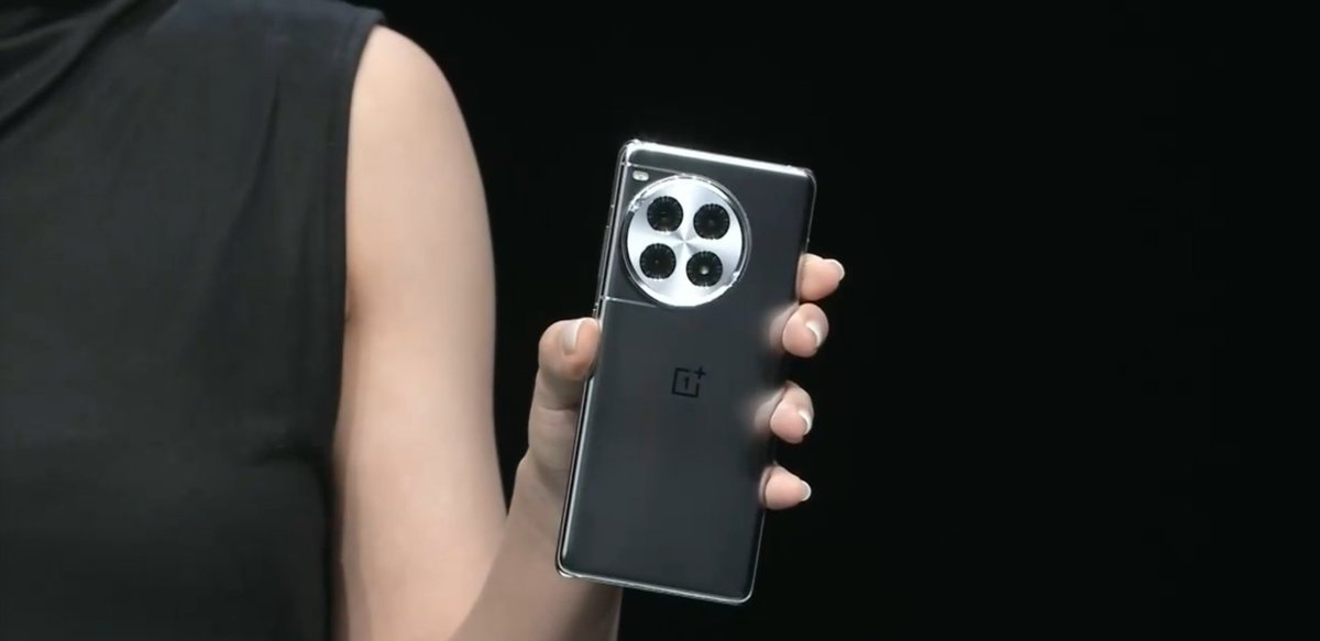 SujanTharu66's tweet image. OnePlus Ace 3 Pro has three color options: Green Field Blue (8.95mm thick, 207g weight),
 Titanium Mirror Silver (OPPO Crystal Shield Glass, 8.85mm thick, 212g)
 Supercar Porcelain White (8.69mm thick, 225g weight).
#oneplusace3pro #oneplus