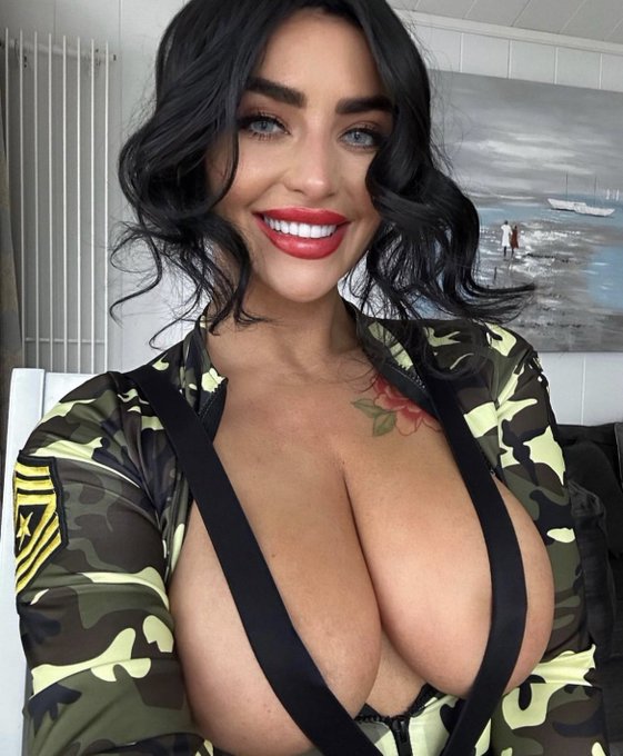 Is this showing too much? 🤭 https://t.co/d11jhnxL9L