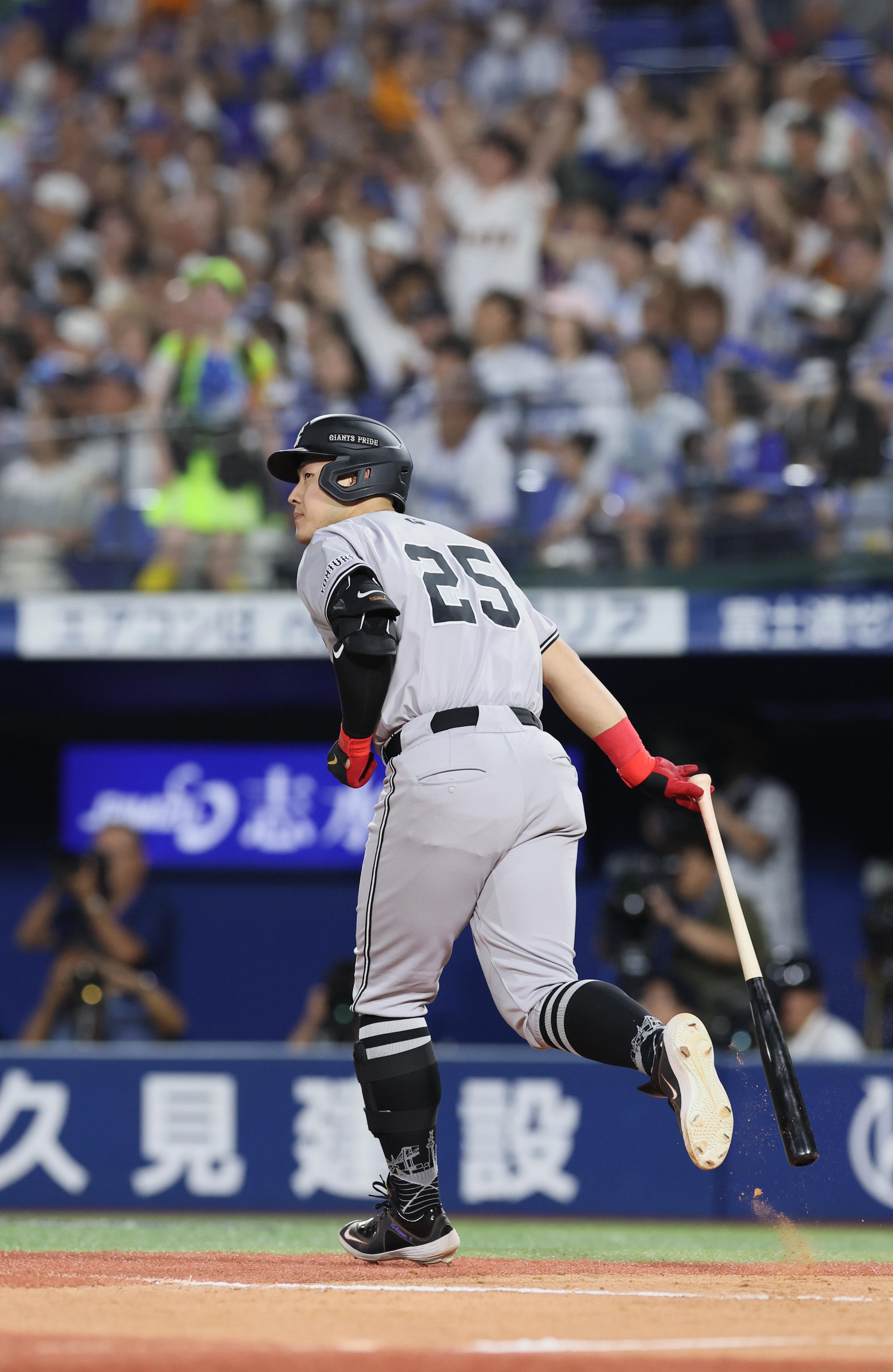 ジャイアンツ 岡本和真選手 バット バッティンググローブ 支給品 ジャイアンツ 岡本和真選手 バット バッティンググローブ 支給品