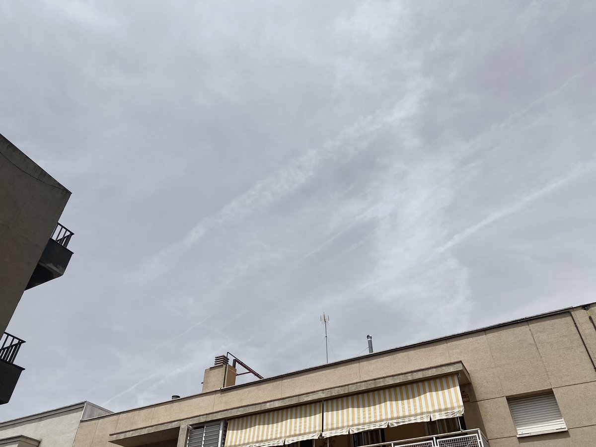 27/06/24 #Vilafranca
Petit recordatori de que el cel no és platejat, sinó blau.