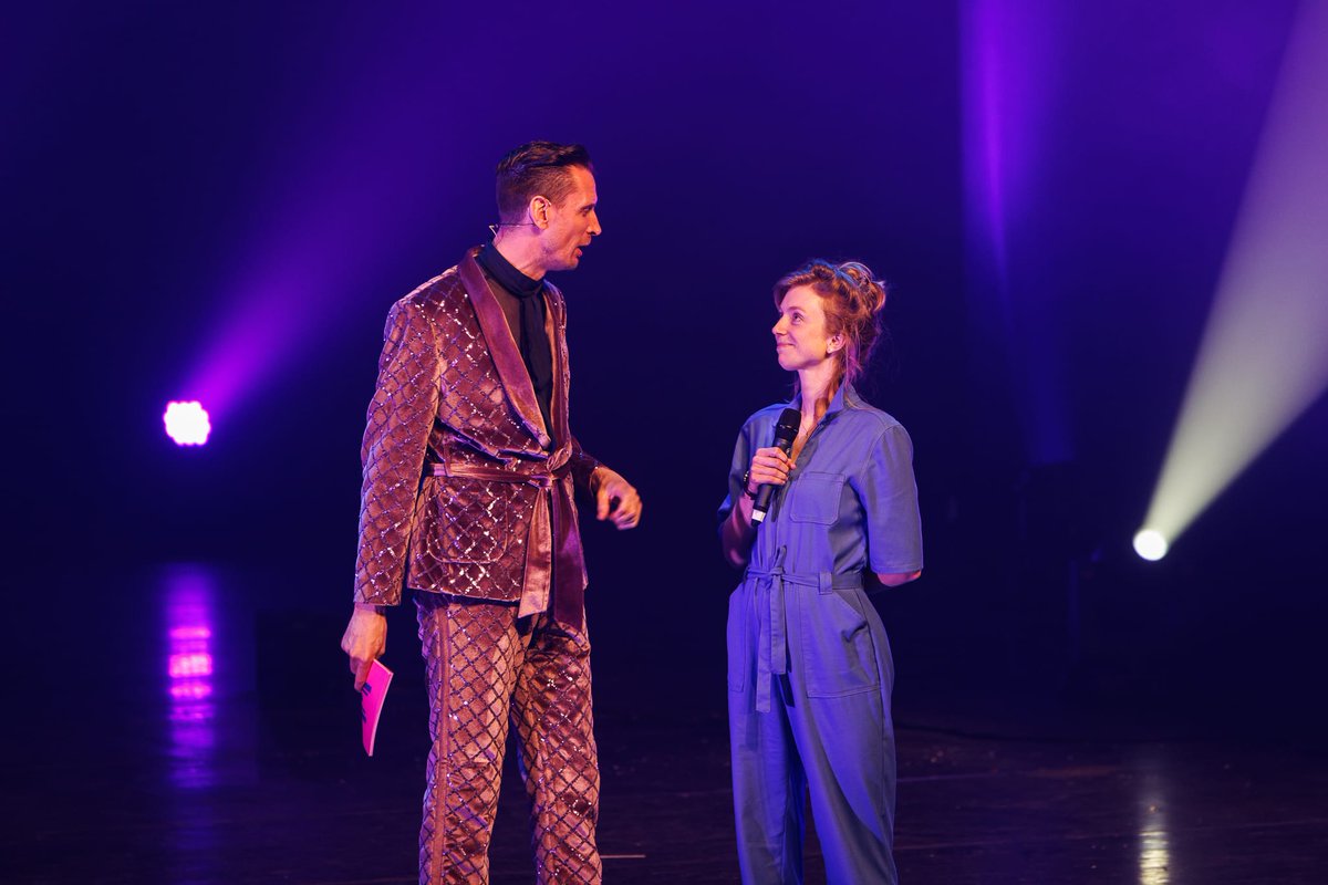 Ali Zijlstra staat met een mooi interview in het magazine van <a href="/SsbDeHarmonie/">De Harmonie</a> . 🎉 Zij vertelt daarin over het schrijfproces voor de voorstelling, waarin zij een tijdlang diepgravend onderzoek deed over ouderschap.

👉 Lees hier verder: linktr.ee/pier21theater