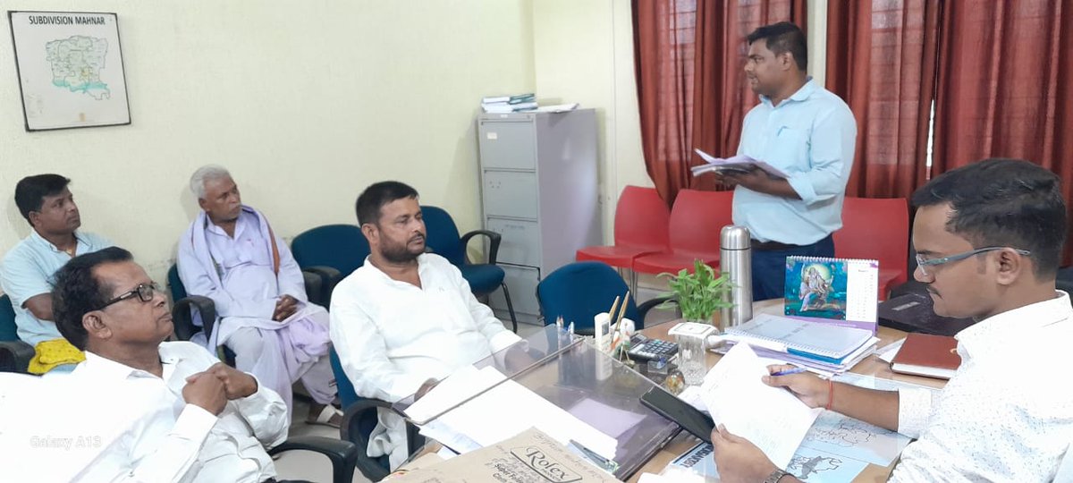 SdoMahnar's tweet photo. अनुमंडल पदाधिकारी, महनार की अध्यक्षता में दिनांक 27.06.24 को अनुमंडल क्षेत्र के सभी पंचायत के अनुसूचित जाति जनजाति से आने वाले जनप्रतिनिधियों एवं प्रशासनिक अधिकारी के साथ बैठक आहूत की गई। इस बैठक में प्रखंड कल्याण पदाधिकारी थे। https://t.co/wKfq6lOXxw