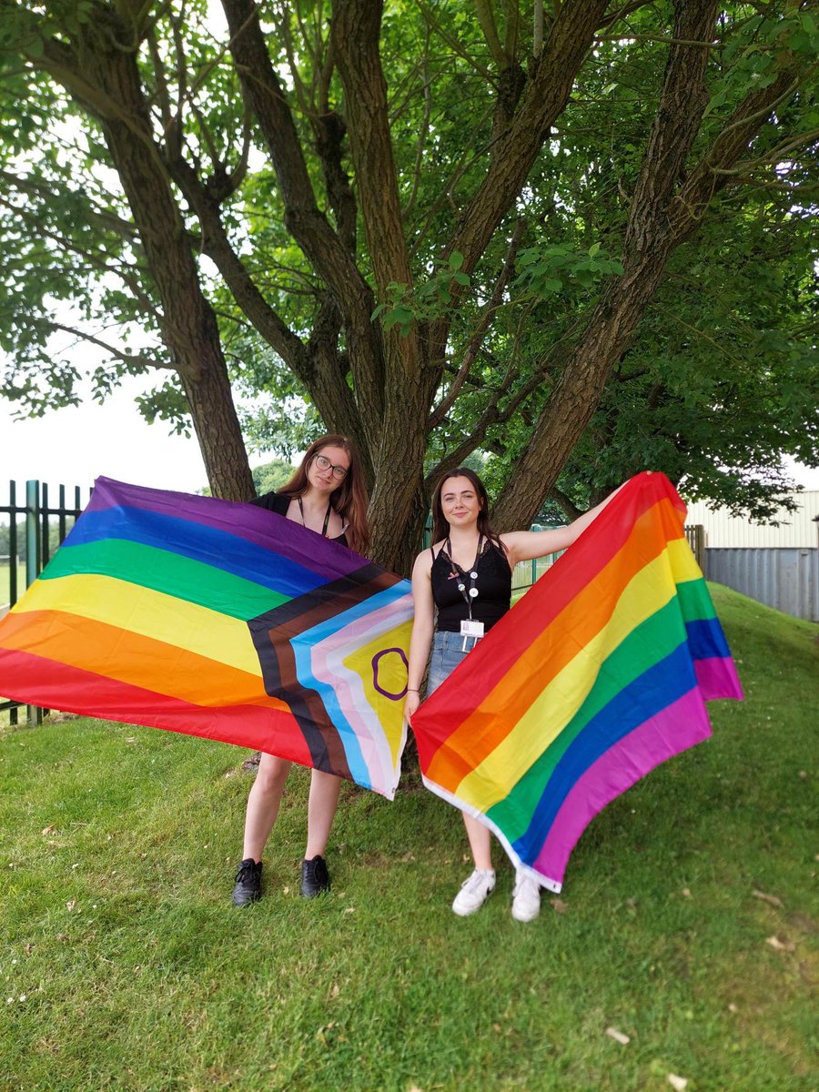huddnewcoll's tweet image. Today is #GlobalPrideDay 🌈

Join us in the Junction until 13:30 to collect your pride badge and find out more about how you can best support our LGBTQ+ community #OneHNC