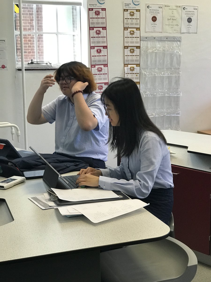HaileyburyCAS's tweet image. 🌟 Day 3 at @Drikablerivers: Pupils at work in Chemistry Lab after two days of water collection at the river Lea! 🎤 We interviewed them and here&apos;s what they have to say👧👦 #StudentInterviews #Teamwork #EducationSuccess 🌟