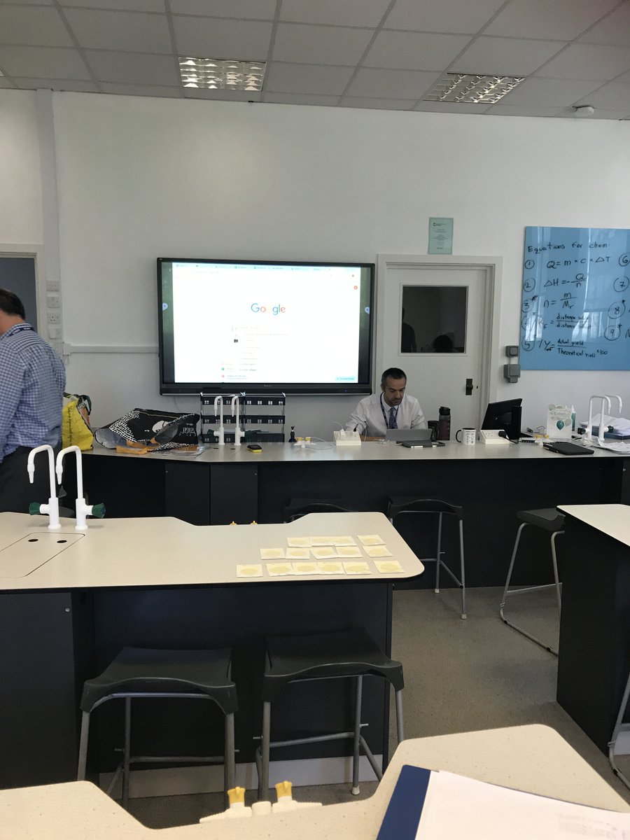 HaileyburyCAS's tweet image. 🌟 Day 3 at @Drikablerivers: Pupils at work in Chemistry Lab after two days of water collection at the river Lea! 🎤 We interviewed them and here&apos;s what they have to say👧👦 #StudentInterviews #Teamwork #EducationSuccess 🌟