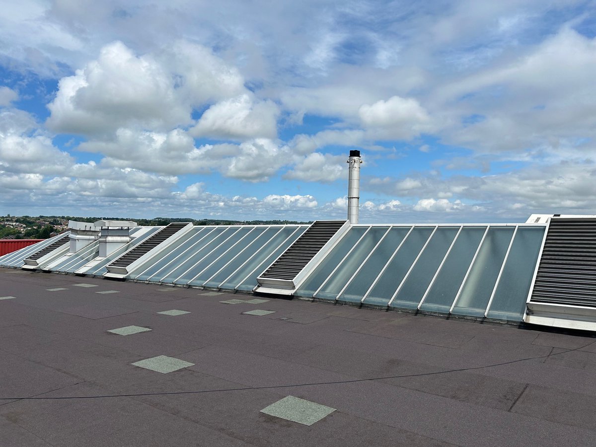 We’re at #Luton Airport today, carrying out roof repairs. 

For all your industrial and commercial roof maintenance, repairs, installations and refurbishments call our team on 020 8938 3498 (London) or 01451 523 109 (Midlands).

#luton #lutonairport