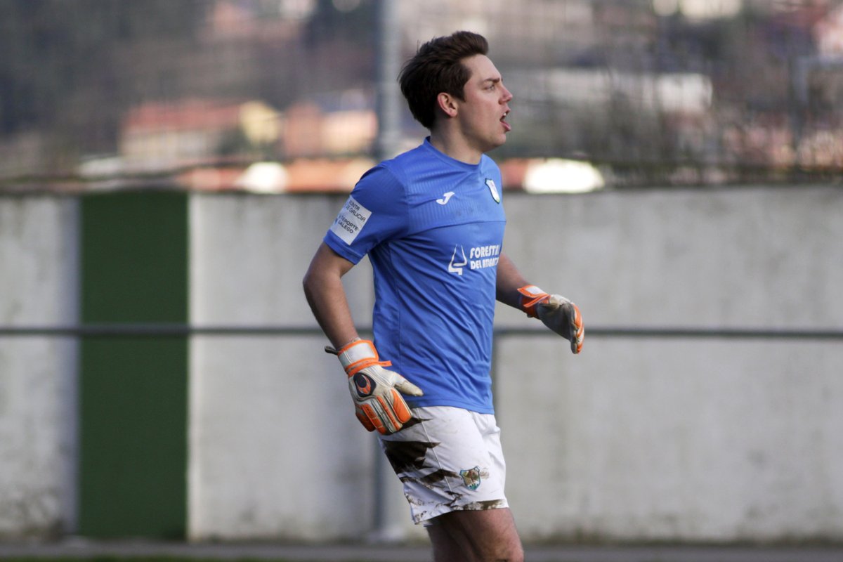 O porteiro do <a href="/GaliciaMugardos/">Galicia Mugardos</a>, David Gómez, foi o menos goleado dos equipos de Ferrolterra e cuarto da lista xeral da Preferente, sumando unha media de 0,0122 nos 34 goles recibidos tras 2790 minutos xogados.