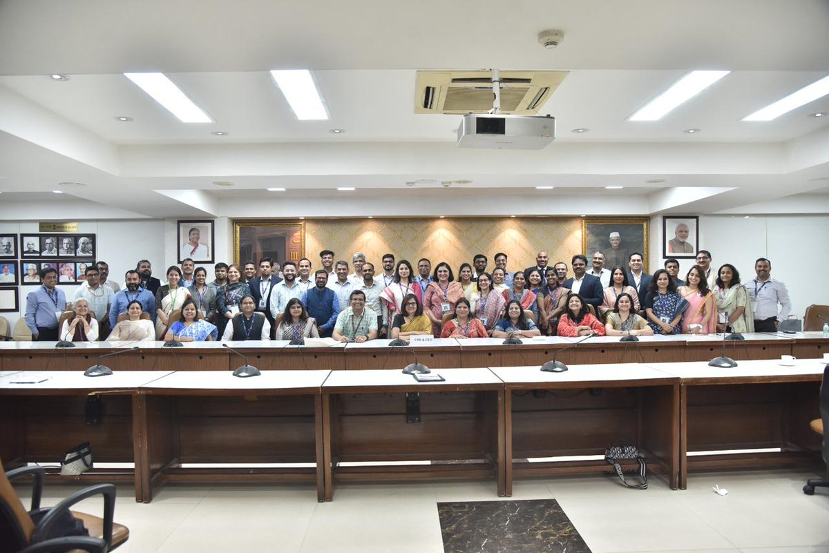 BIPP_ISB's tweet photo. #AMPPP #PolicyWalk2024
#Cohort2024 of #AMPPP had an interesting session with Ms Jaya Varma Sinha, Chairperson & CEO, Railway Board where she discussed how railways play a crucial role in the economy.
Read more: https://t.co/7lOuhGvkk6
#ISBUpdates #ISB #PublicPolicy https://t.co/safiWdCeg8