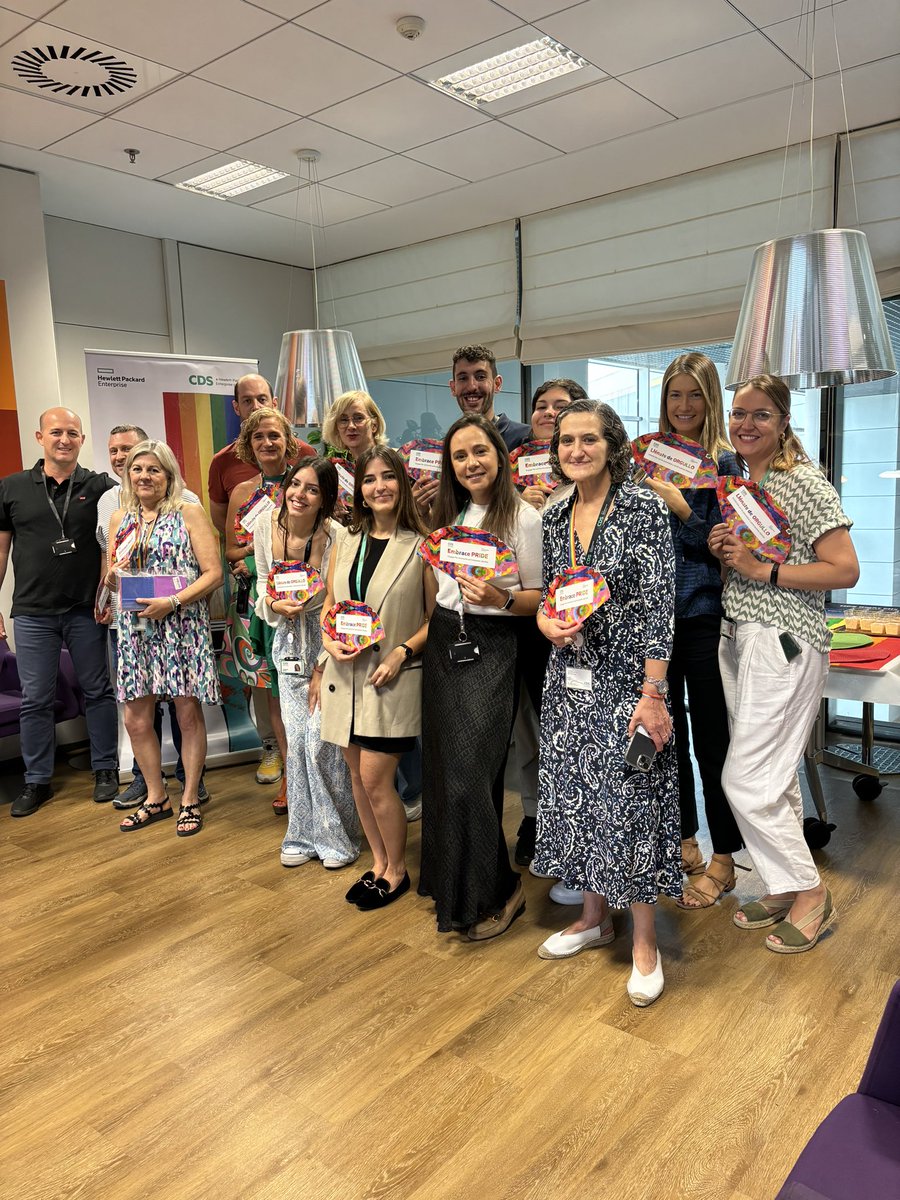 HPECDS_ES's tweet photo. Hoy hemos tenido un desayuno muy especial en las oficinas de Madrid de #HPECDS y @HPE_Espana por el #PrideMonth. 🏳️‍🌈❤️ 

#CDSpride https://t.co/a1Wsvl93Qf