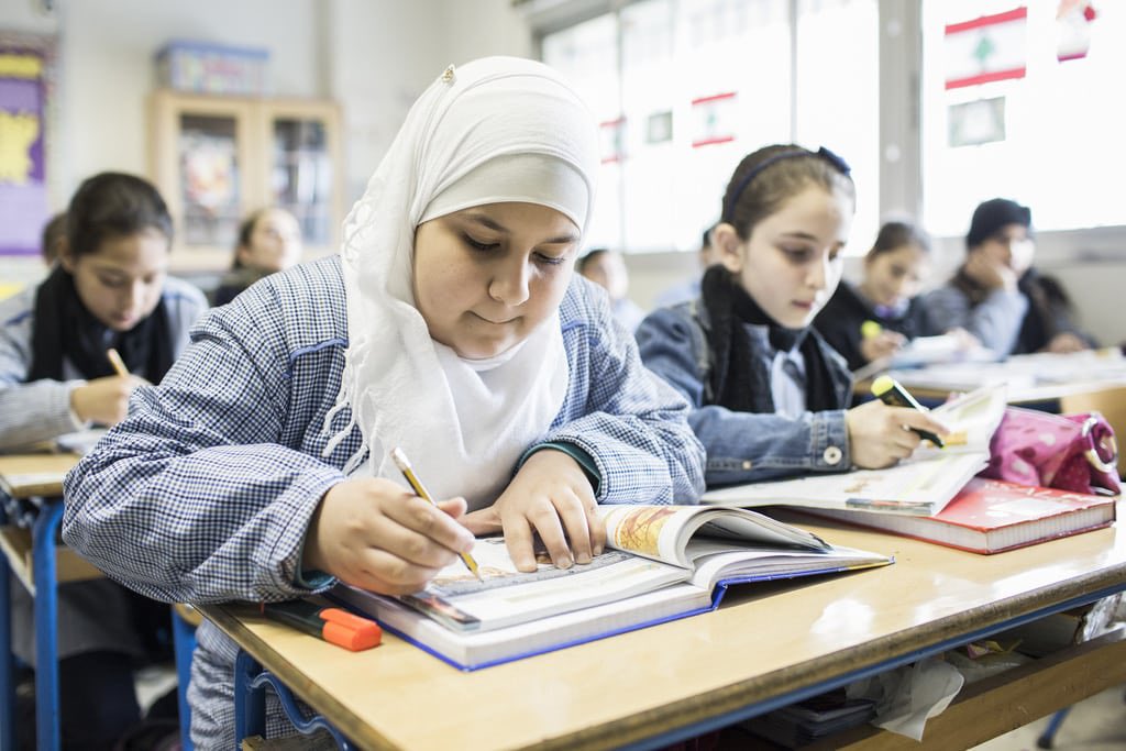 TFT_Morocco's tweet photo. URGENT 🚨 

Une école française à Marrakech a viré une élève de 14 ans chez elle pour avoir porté son voile. 

Le tribunal marocain a condamné l’école et ordonné son retour en classe et a estimé que le lycée devait se plier à la législation marocaine. 🇲🇦❌ https://t.co/xefbV8HnuZ
