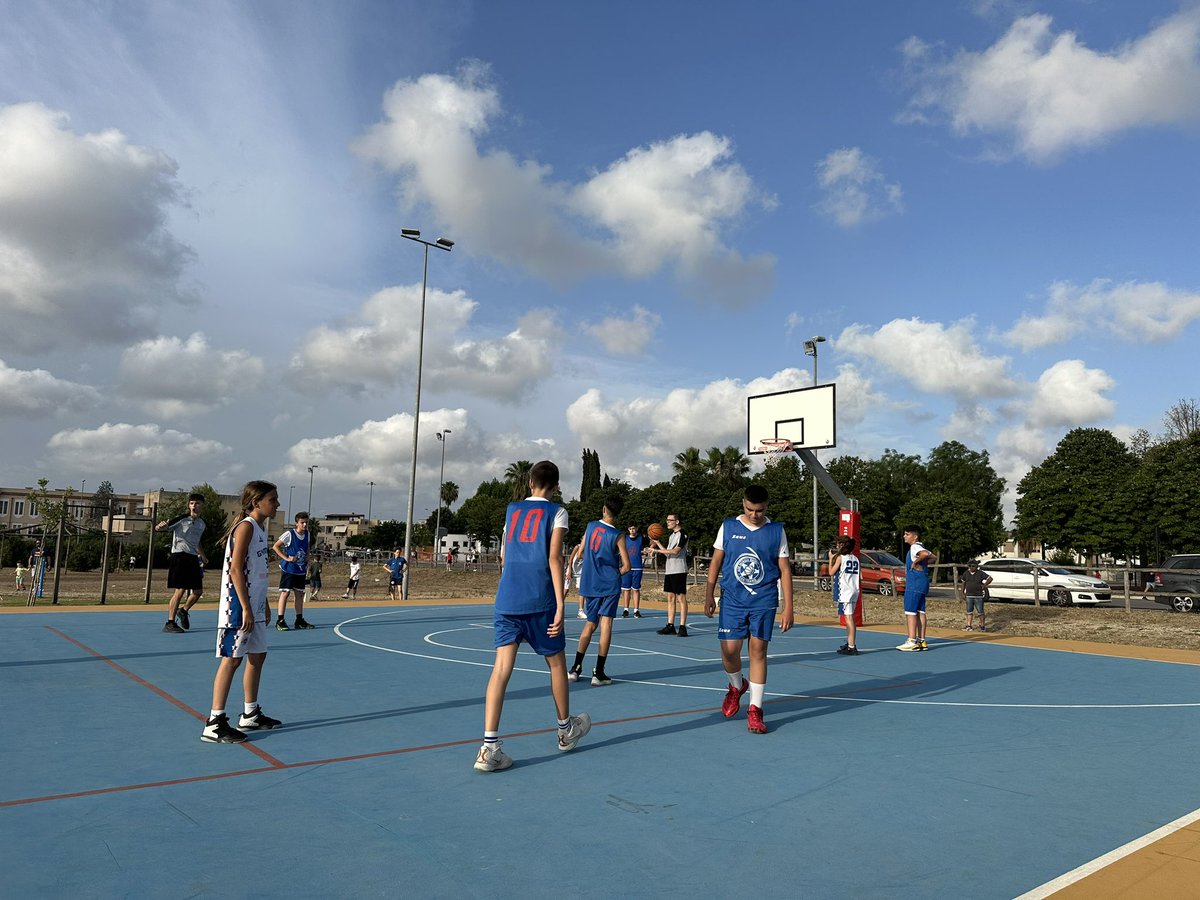 NicoTieni's tweet photo. Estate  Torrese parte con il torneo Internazionale di Basket Under 13. 🏀

Ieri ha avuto Inizio il  Torneo di basket under 13 Brindisi Porta del Salento X edizione, a cura di ASD Robur Brindisi. 

Le gare si disputeranno presso il campo di basket a Torre. @NicoTieni https://t.co/dqkYVI4mfp