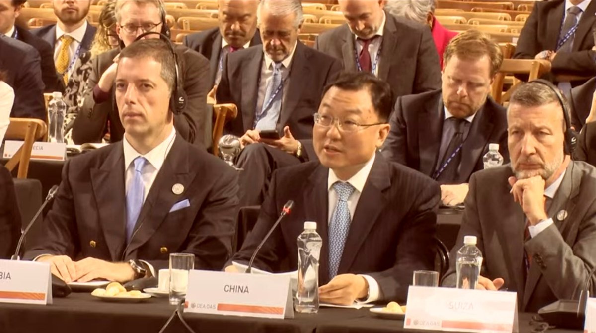 AmbXieFeng's tweet image. It's a great pleasure to attend the 54th #OASassembly in Asunción. Since China became a permanent observer to @OAS_official 20 years ago, the two sides have conducted friendly cooperation, and played a positive role in boosting stability, solidarity and economic and social