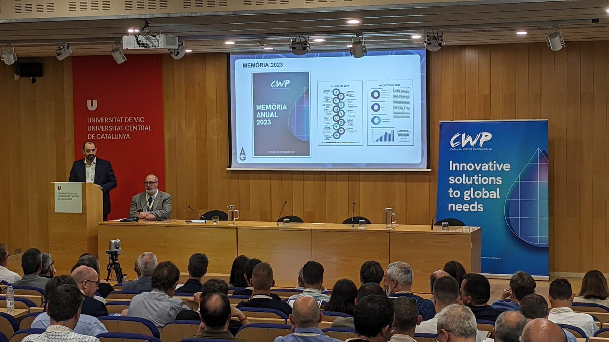 xamores's tweet photo. Assemblea del @CatalanWaterP a Vic fent un balanç molt positiu: 162 entitats associades i un creixement de més de 30 socis al 2024, 6 projectes europeus nous aquest any, 130 actes i jornades entre 23-24 i nou persones a l’equip. Acabem amb una excel·lent ponència de @MeteoMauri https://t.co/IzACiumQn6