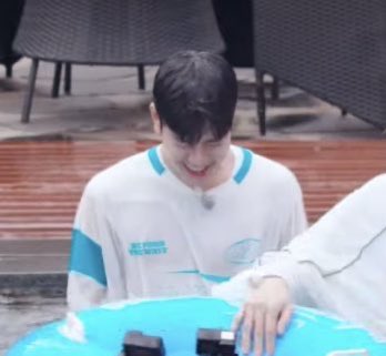 SEUNGM1NE's tweet photo. 😡👿😤😠👉            😁😆🤗😝🤏 https://t.co/iv8g6YYX9y
