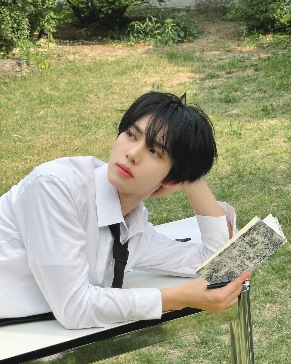 comma_yj's tweet photo. 🍃 https://t.co/Jx6KJUD0s9