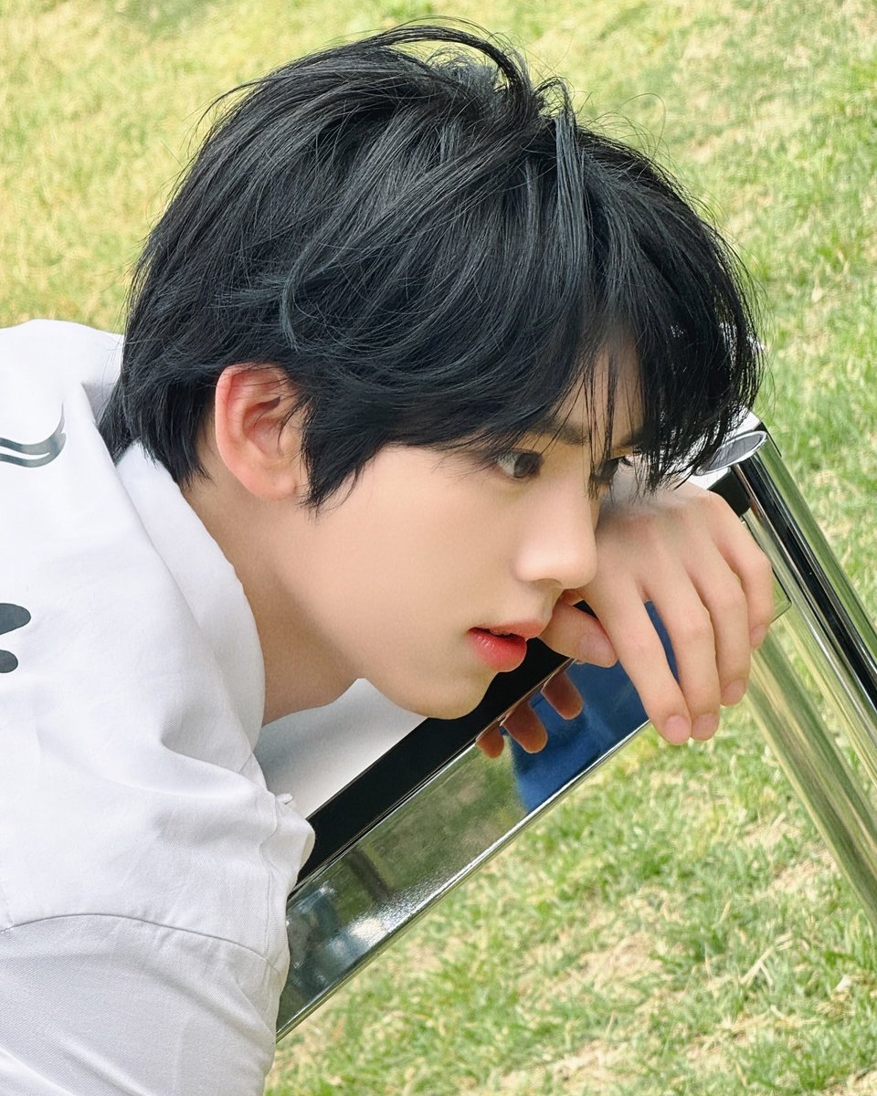 comma_yj's tweet photo. 🍃 https://t.co/Jx6KJUD0s9