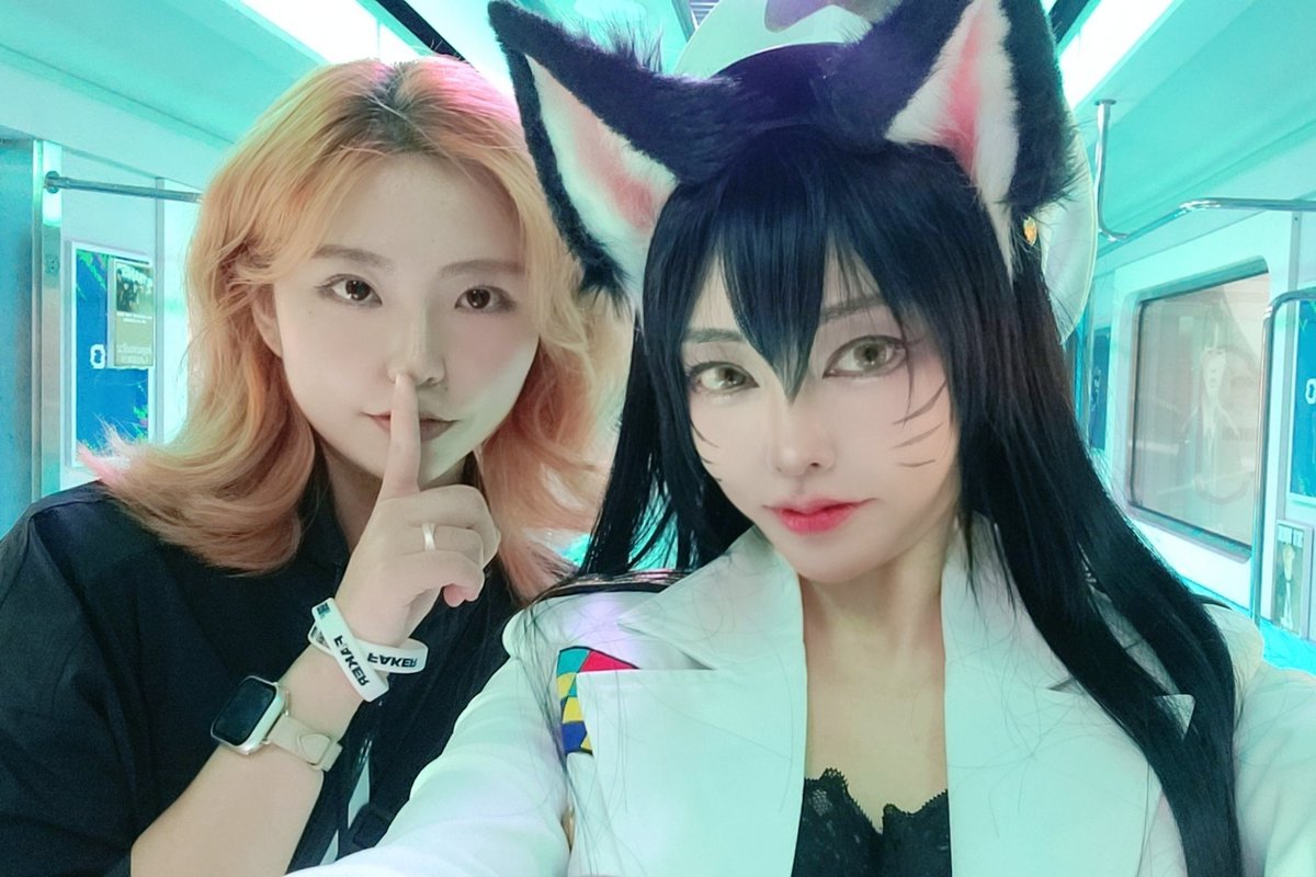 yuriyui00's tweet photo. 밀린 셀카 정리위원회 나왔슴당
컨텐츠용 코습흐레한 날. 
둘다 급히 구했는데 구해진게 신기...
도와준 부경쓰 넘 고마워😊😘 https://t.co/5qIyaLorlY