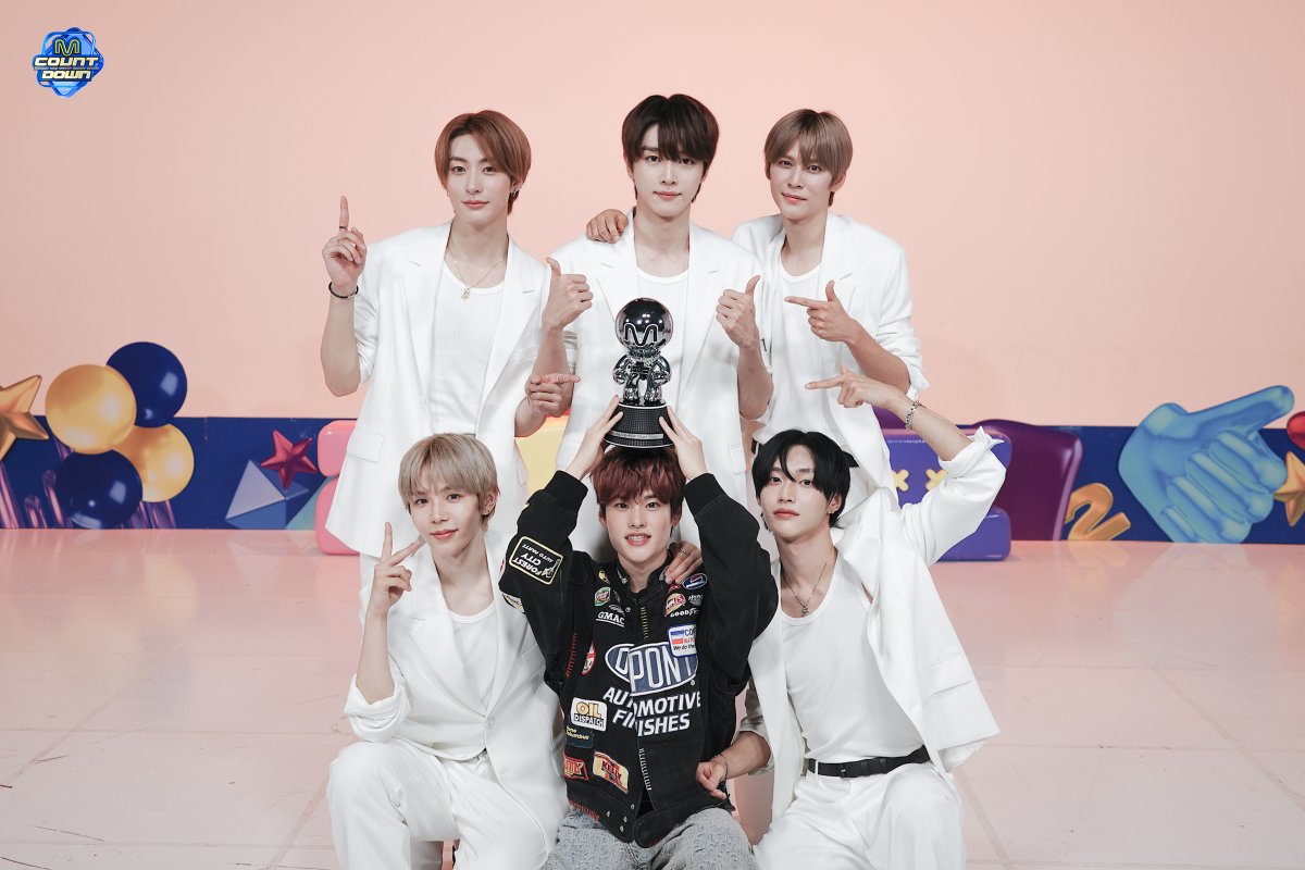 MnetMcountdown's tweet photo. #MCOUNTDOWN 6월 마지막 주✨
🏆 No.1 of the Week! 🏆
#RIIZE - #BoomBoomBass 🐥🧡

₍ᐢ.ˬ.ᐢ₎🎉축하합니다 *:·ﾟ✧ https://t.co/InlHOmjPam