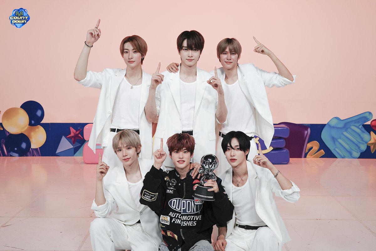 #MCOUNTDOWN 6월 마지막 주✨
🏆 No.1 of the Week! 🏆
#RIIZE - #BoomBoomBass 🐥🧡

₍ᐢ.ˬ.ᐢ₎🎉축하합니다 *:·ﾟ✧