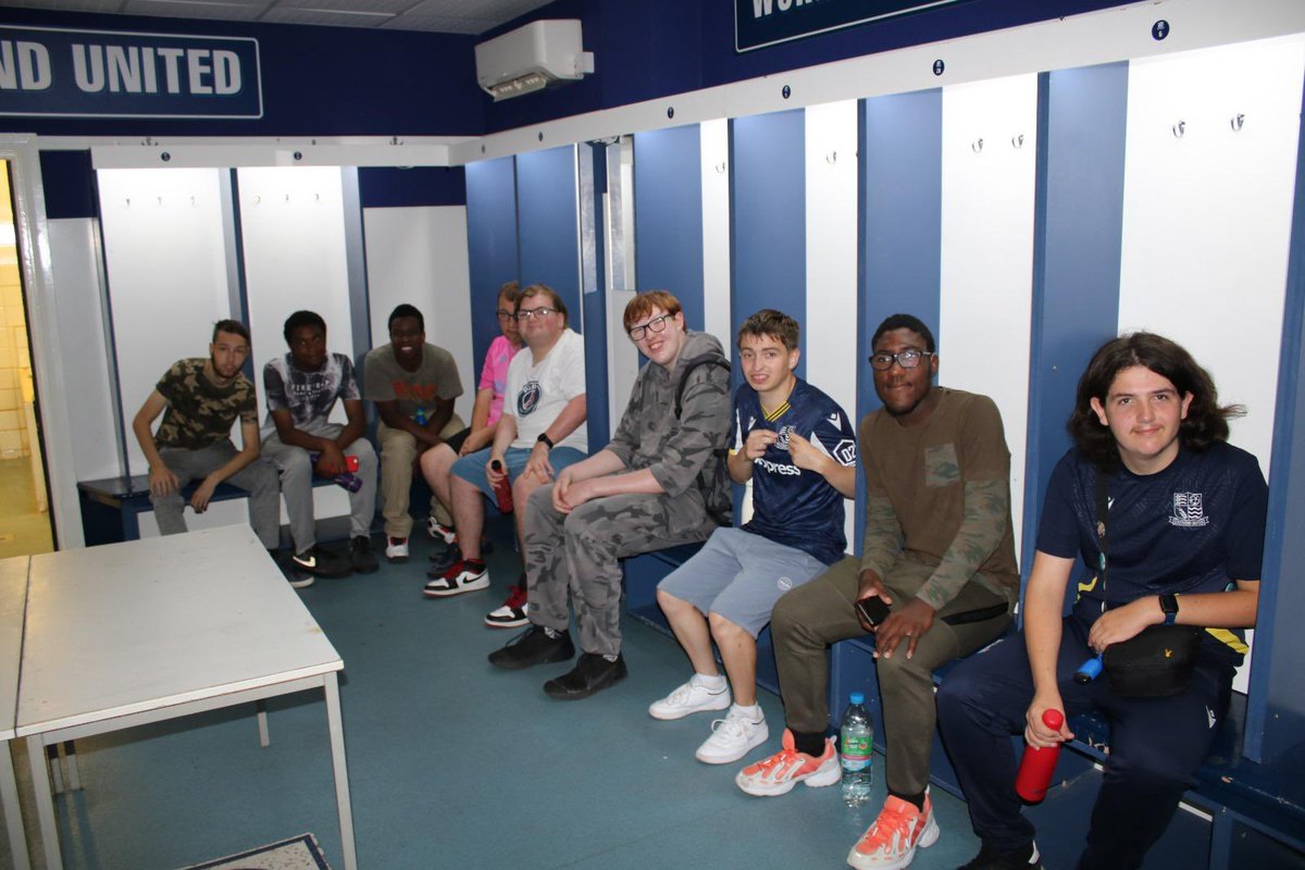 SUFCCommunity's tweet photo. Great to welcome Southend Care Group to Roots Hall Stadium, during #SharedLivesWeek 🏟️ 

Being able to give these opportunities to individuals is brilliant! 😁

🗣️ “The guys had the best day, it really meant so much to them” 

#EveryPlayerCounts | @TheNLTrust https://t.co/L25m7K64i5