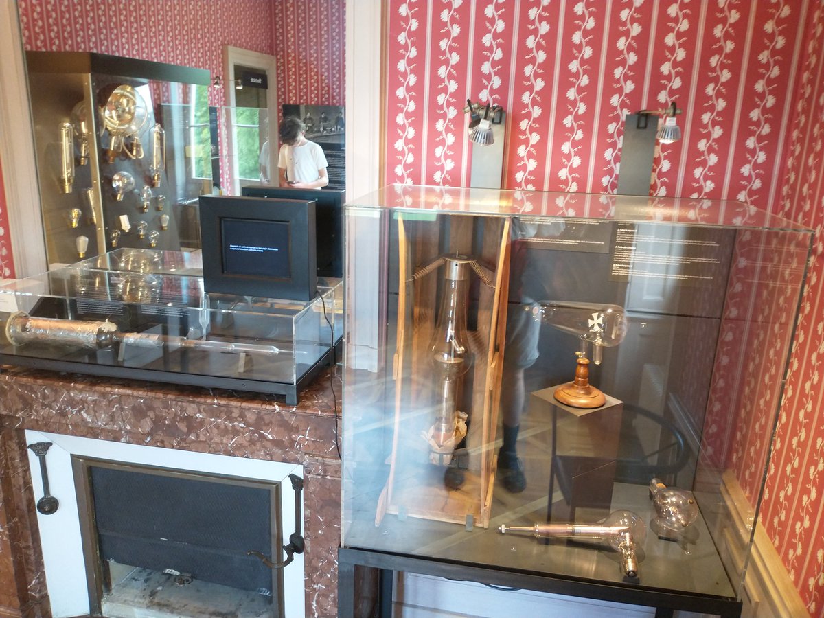 Views of the history of electricity, and of the Alps, from Geneva Museum of History of Science &amp; Technology <a href="/DHSBoys/">DHSBoys</a> #DHSBCEW