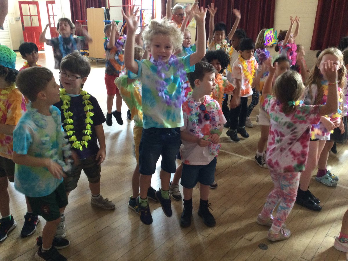 ThamesideSch's tweet photo. Year 1 started their carnival day with dancing in the hall #hawkstps #eaglestps https://t.co/i8e2e3xKxq