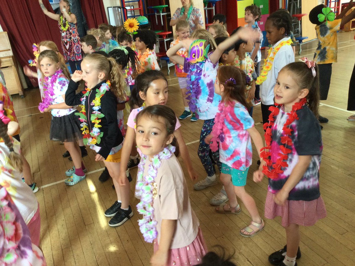 ThamesideSch's tweet photo. Year 1 started their carnival day with dancing in the hall #hawkstps #eaglestps https://t.co/i8e2e3xKxq