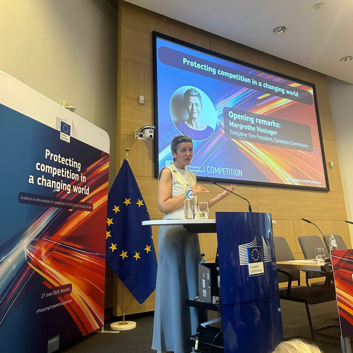 EU_Competition's tweet photo. Opening remarks by EVP Margrethe @vestager at the #ProtectingCompetitionConference 🗣

You can follow the event online and ask your questions to the speakers 👇 
https://t.co/4Ft63a90dU https://t.co/bg0aD0fmhb