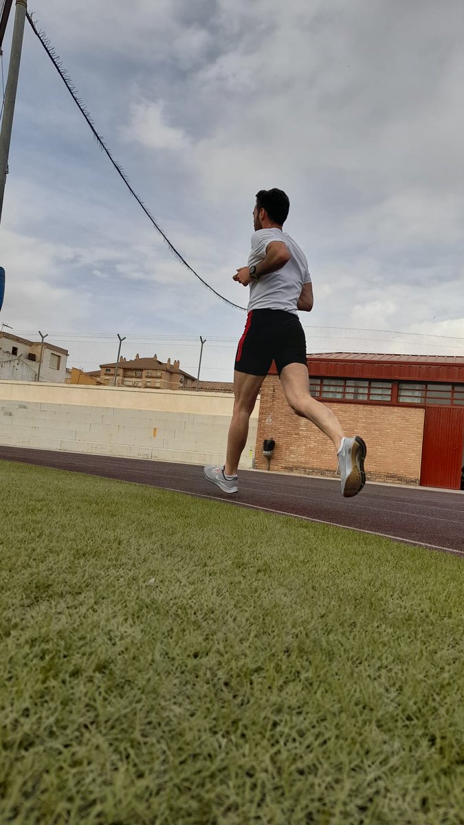 🏃 Técnicos y entrenadores deportivos conocerán los fundamentos teóricos-prácticos del entrenamiento del corredor popular para tratar de mejorar el rendimiento y prevenir las lesiones deportivas en un curso que se inicia mañana en modalidad online.

📈 Destacados investigadores