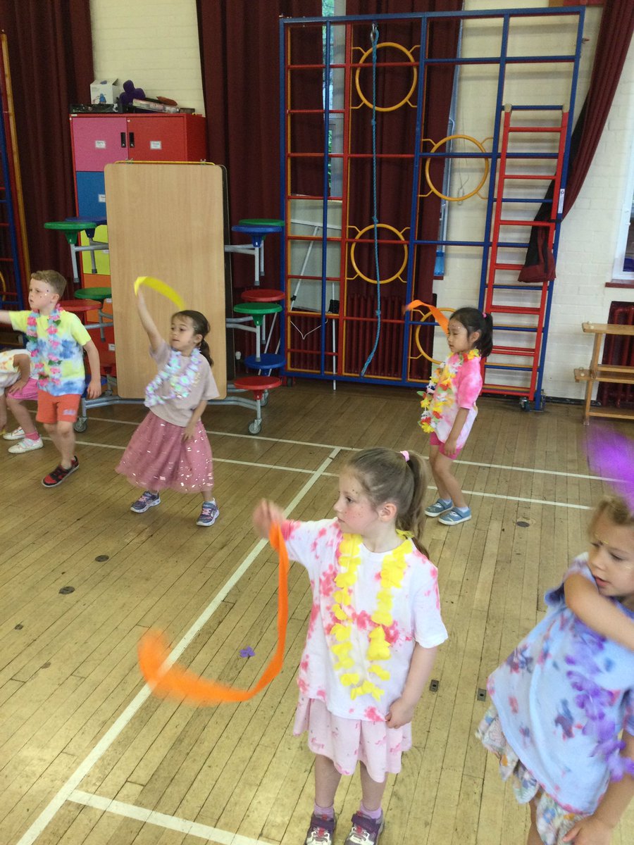 ThamesideSch's tweet photo. Carnival dance class with Megan. We are so excited to show our parents later #hawkstps https://t.co/sDmJ2cONBr