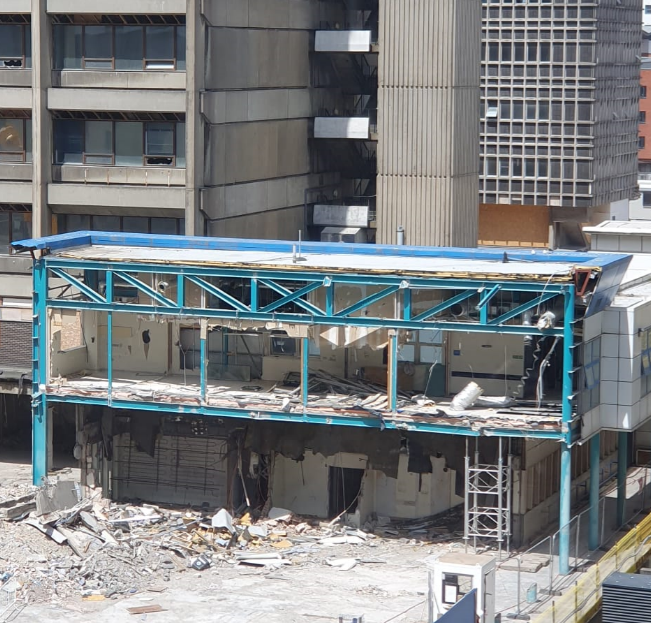 DrStrangetwit's tweet photo. The old Clinical Eye Research Building at our former  @LivHospitals site being demolished today.

This was set up by Professor Simon Harding so that the patients in the region have access to the latest clinical trials and new treatments, often beating the rest of the country.  

Although the old building has gone, the new CERC in the new Royal Hospital is even better and there have been a number of country-first/world-first treatments. 

@Liverpool1207 @angiesliverpool @LiverpoolVista