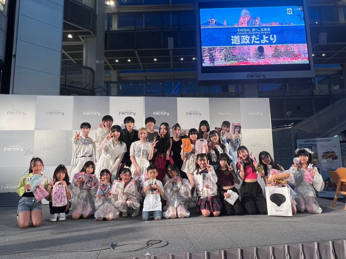 kuku_kukuri_'s tweet image. サッポロファクトリー✨weekday LIVE⭐️
ファクトリーでは初めてのステージ💓
たくさんの応援ありがとうございました！
また出られるようにがんばります✨

次は支笏湖の撮影会&amp;amp;LIVEでね🦢💕

@ACTORS_STUDIO_ 
#くくり
#Angelsister
#weekday
#サッポロファクトリー
#アクターズスタジオ北海道本部