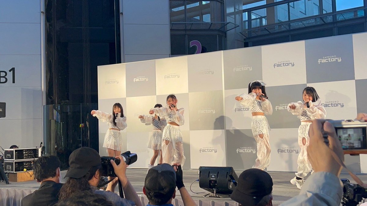 kuku_kukuri_'s tweet image. サッポロファクトリー✨weekday LIVE⭐️
ファクトリーでは初めてのステージ💓
たくさんの応援ありがとうございました！
また出られるようにがんばります✨

次は支笏湖の撮影会&amp;amp;LIVEでね🦢💕

@ACTORS_STUDIO_ 
#くくり
#Angelsister
#weekday
#サッポロファクトリー
#アクターズスタジオ北海道本部