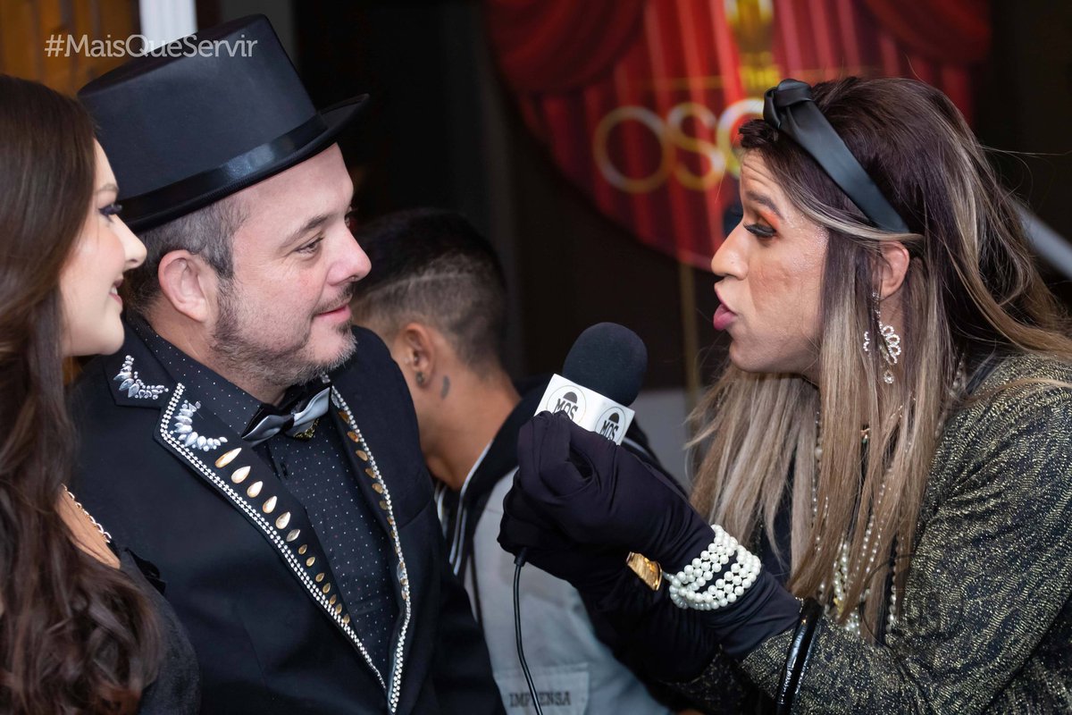 lutamborindegui's tweet photo. Me esforçando grau máximo para ser compreendida e me deparando com a cara de paisagem do convidado entrevistado.

@paparazzimqs
#reportagem #entrevistar https://t.co/s3anbIeJuL