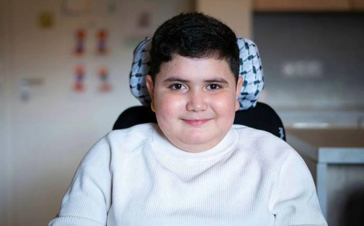 Ég myndi vilja að ÖLL Á Íslandi HÆTTI því sem þau eru að gera og komi Yazan hingað aftur!