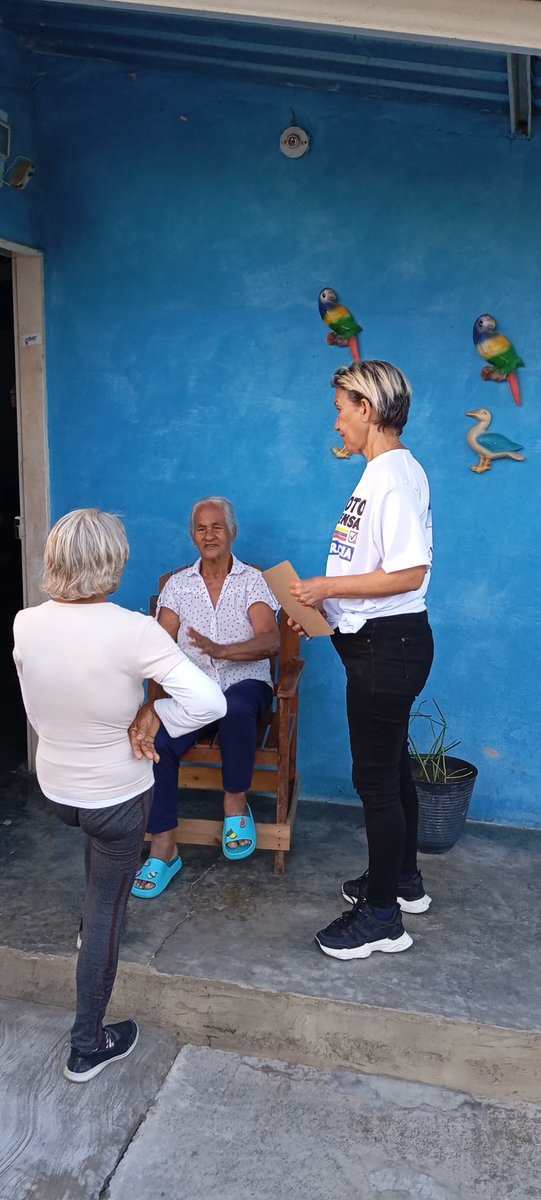 CemMontalban's tweet photo. Miércoles 26 jun #ADenresistenciaMontalban, realizó una toma del sector las mercedes con la finalidad de enseñar a votar en la tarjeta de la unidad asegurando el triunfo en nuestro municipio el 28 de julio #Edmundoparatodoelmundo https://t.co/SgbwS9RI6Q