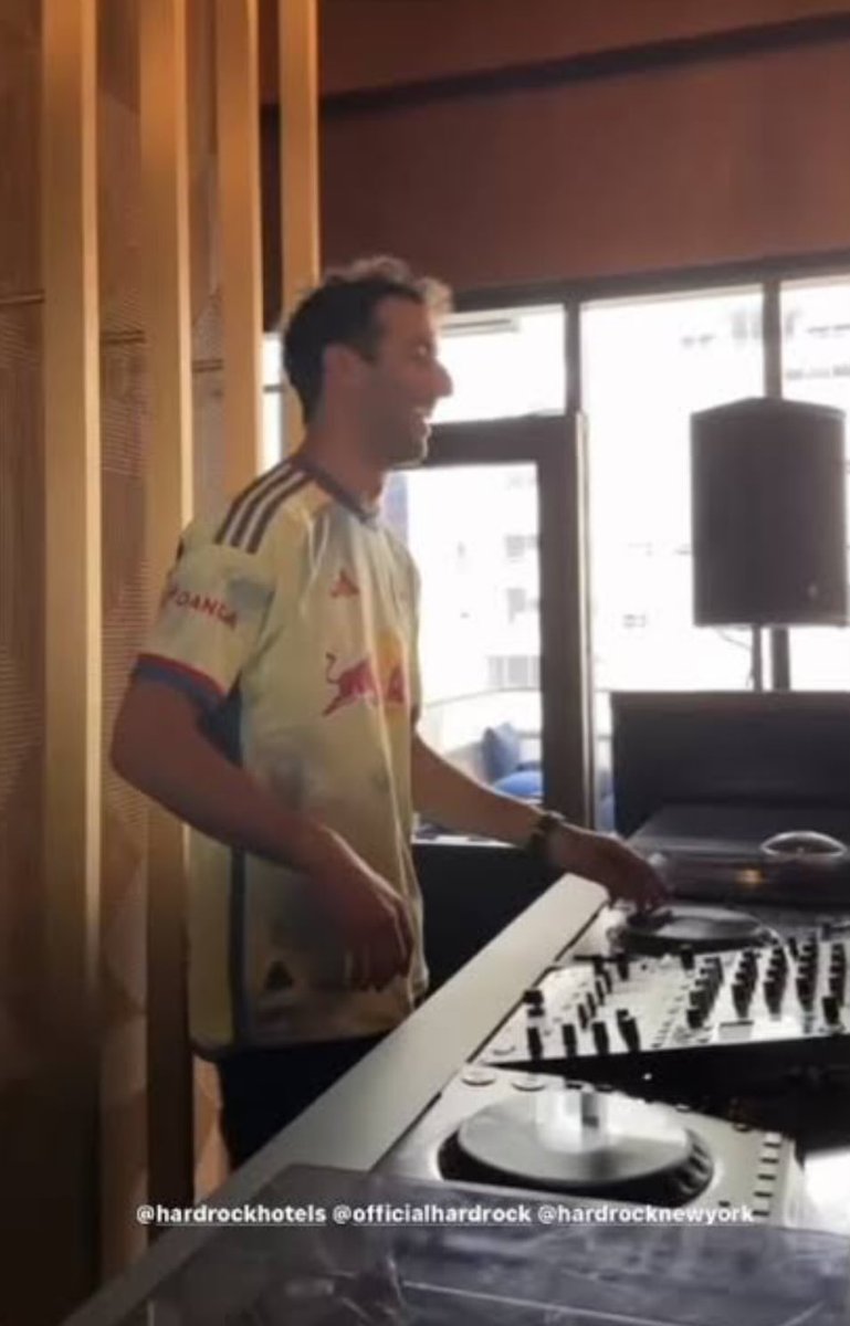 davidcoli888's tweet photo. @SpannersReady DJ Danny Ric!! https://t.co/6s1Mvj07fL