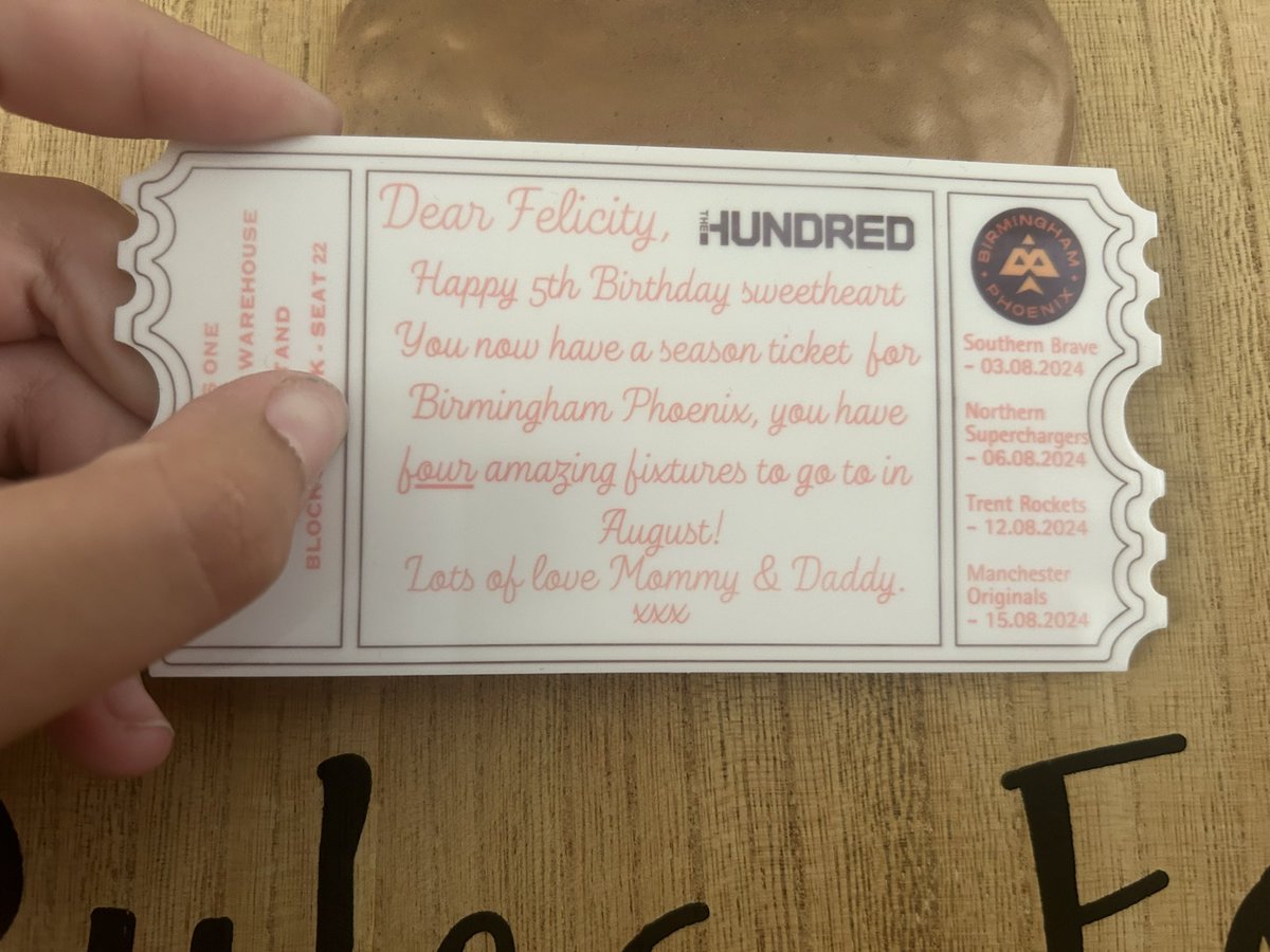 We had one very excited five year old when she opened one of her birthday presents yesterday! <a href="/thehundred/">The Hundred</a> #birminghamphoenix 🥹🥹🥹