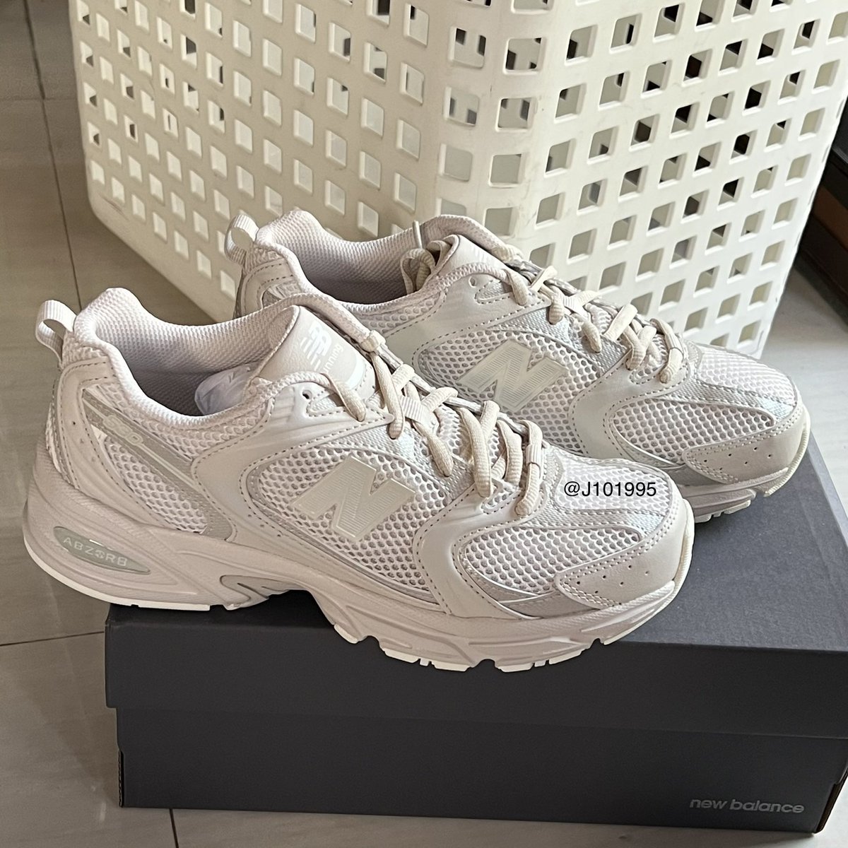 J101995's tweet photo. ✨ new balance 530 ตอนนี้มีโปรสำหรับสี aa1 / sh อยู่น้า ราคาดีงามมาก ไม่มั่นใจไซส์ทักมาสอบถามได้เลยค่า🤍

♡ ราคาคู่ละ 3,250.-

🚚 free ems / มัดจำได้ 50%
รอของ ~15 วันคับ

#newbalance530 #newbalancethailand https://t.co/1HxWm9Y18F