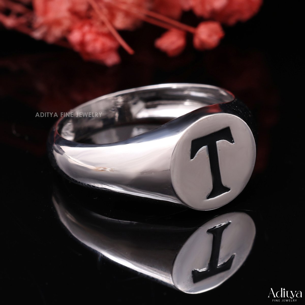 AdityaFineJewel's tweet image. 14K Gold Initial Signet Ring, Initial Letter T Signet Ring, Man Silver Ring, Custom Initial Ring, Personalized Jewelry, Pinky Ring for Women etsy.me/4bnTbjm via @Etsy 

#signetring
#ringformen
#hammeredjewelry
#personalizedjewelry
#chunkymensring
#plainbandring