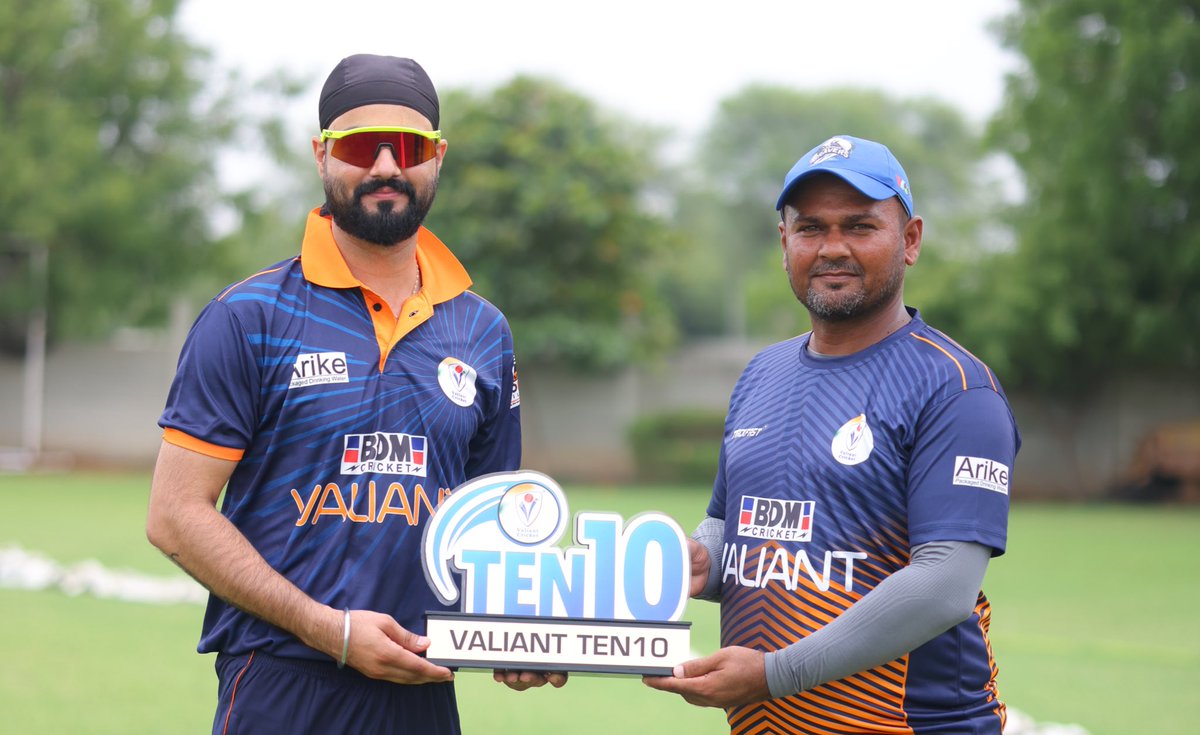CricketValiant's tweet photo. Captains before the Valiant’s first TEN10 match!!  @jatinder10  | @abhirajzalz 📸 @vorafilmsphotography 💙⬆️

#ValiantForGoodCause #ValiantCricketTeam #Cricket #ClubCricket #Ahmedabad #Gujarat #Asia #LoveCricket #Photoshoot #vorafilms https://t.co/CKYNxAhNWs