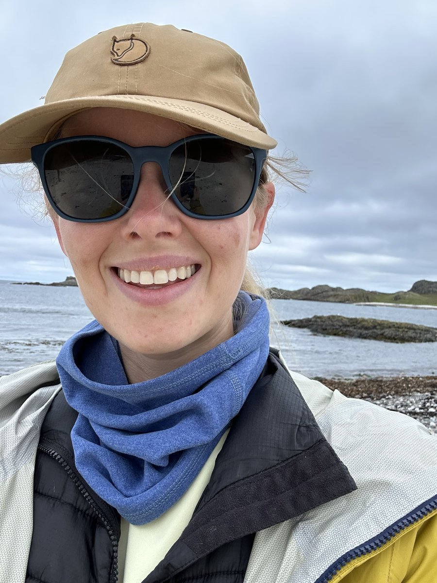 Imogennapper's tweet photo. 🏴󠁧󠁢󠁳󠁣󠁴󠁿 Our first stop in Scotland is Iona

Iona is a tiny island off the southwest coast of Mull in the Inner Hebrides and full of wildlife

I learnt here that sheep eat seaweed?! https://t.co/BPHyZWgjQ9