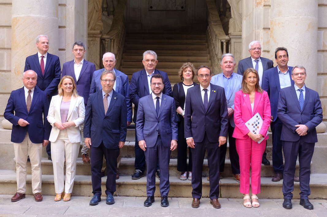 Cambra Comerç Lleida (@cambralleida) on Twitter photo L’economia catalana creix amb més força que Espanya i la zona euro, impulsada pel sector serveis i l’increment de la població.
👉 Avui a la presentació de la Memòria Econòmica de Catalunya 2023 a #LaLlotjadeMar!
💬 <a href="/cambrescat/">Consell General de Cambres de Catalunya</a>
#MEC24 L’economia catalana creix amb més força que Espanya i la zona euro, impulsada pel sector serveis i l’increment de la població.
👉 Avui a la presentació de la Memòria Econòmica de Catalunya 2023 a #LaLlotjadeMar!
💬 <a href="/cambrescat/">Consell General de Cambres de Catalunya</a>
#MEC24