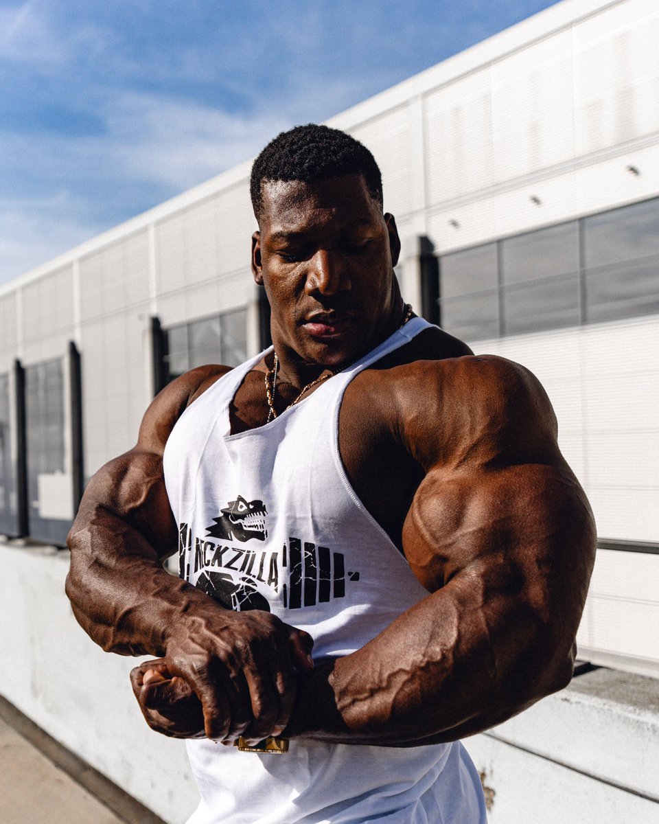 FLEX_Magazine's tweet photo. Own your journey. No shortcuts. #NEBBIA #YESYOUCAN 🥷 @NEBBIAfitness  @NEBBIAfitness https://t.co/Tp8T3s976m