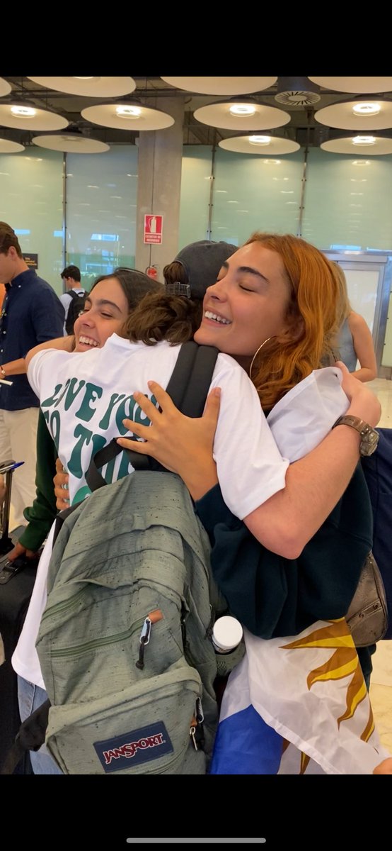 cbpfgf's tweet photo. mil gracias por ser tan hermosas y agradecidas. es un orgullo haber viajado desde tan lejos para verlas a ustedes dos. las amo con el alma @chiaraoliver @HFVioleta las esperamos en Latam algún día 🩷💜 https://t.co/h2iqjKj0Ex