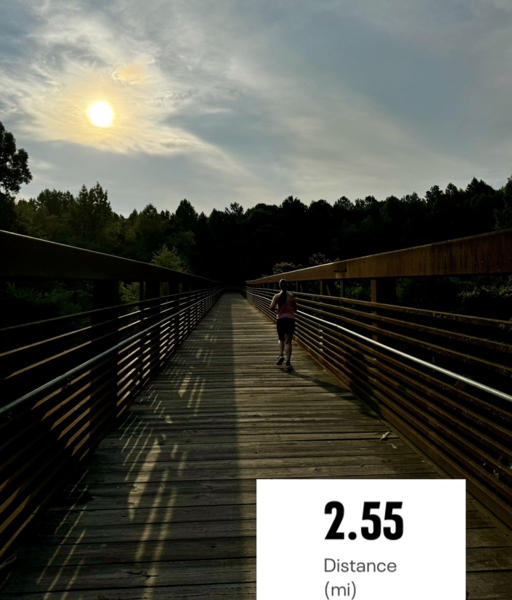 RealAndrewMeyer's tweet photo. 2.5 #BeatTheHeat miles with @MegzM4 to start the day 👊🏼🥵☀️ #summer #runnerbliss 😎🍌 https://t.co/SciOr9Ogmb