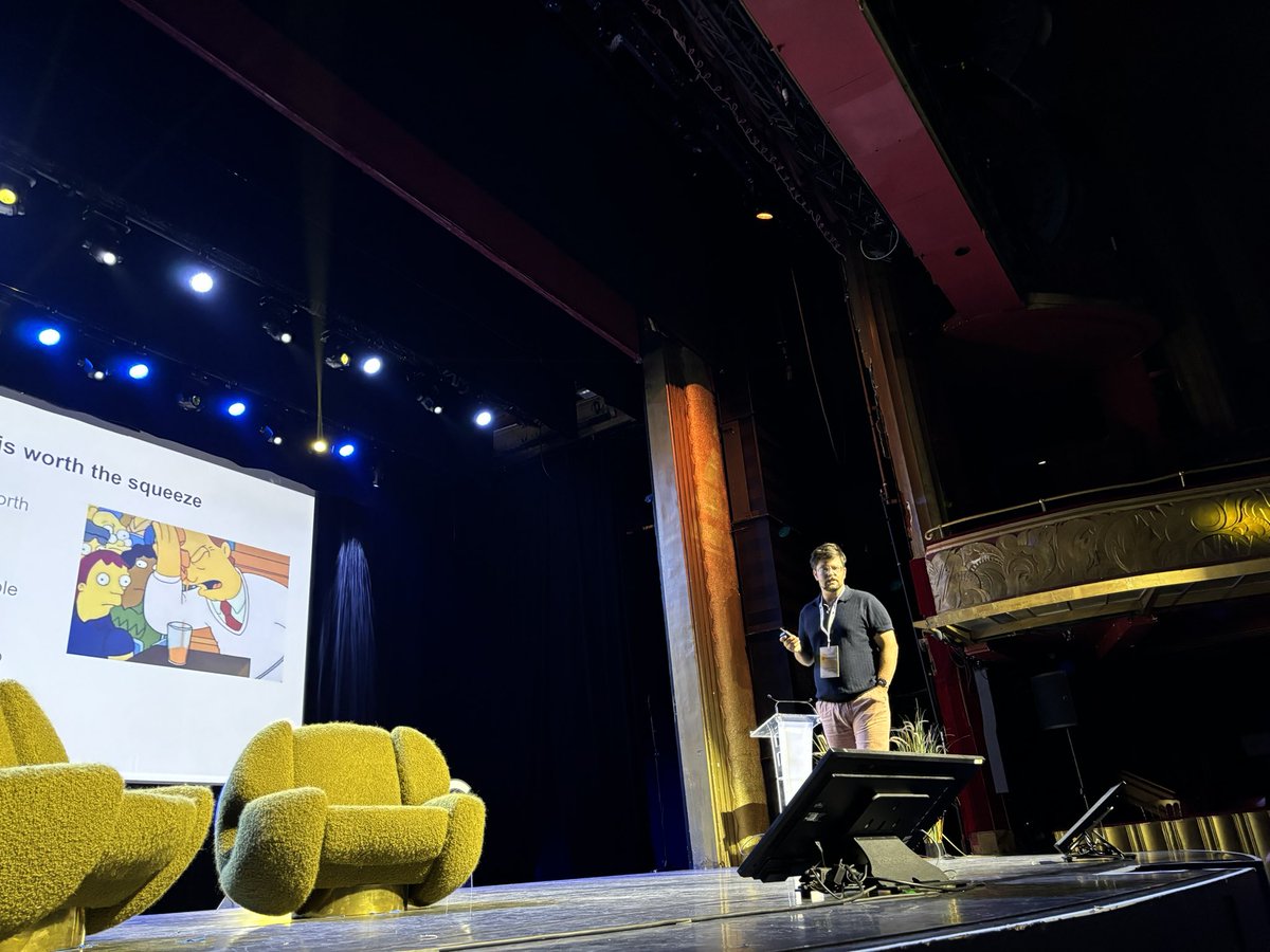 zaiste's tweet image. Becoming the multi-armed bandit by @bendhalpern 
Super enlightening talk!
#dotjs @dotJS