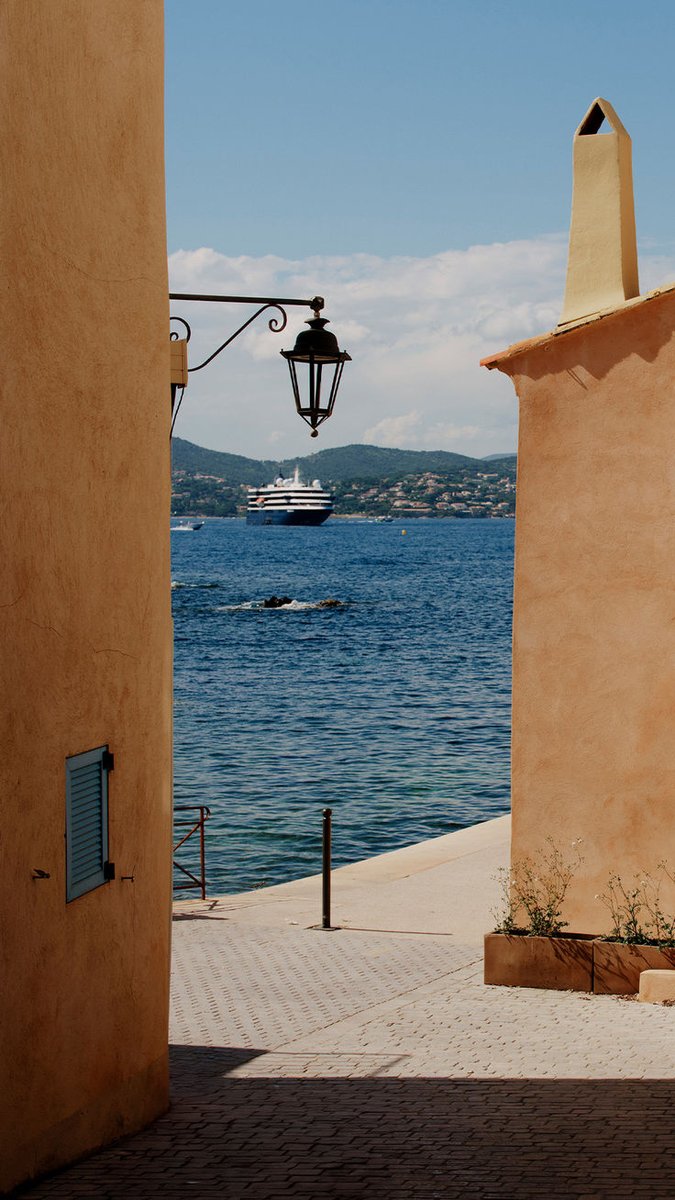 The_runways_'s tweet photo. LV Summer Resort in Saint - Tropez https://t.co/lGDi1z24rI