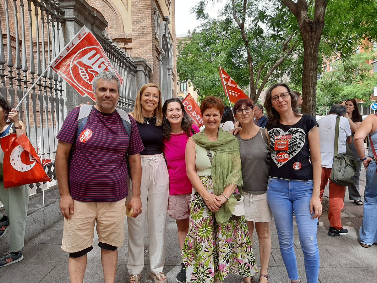 BB8124077836811's tweet image. #Residencias Infantiles Públicas 
@ComunidadMadrid

Gracias @Lorenamp82 x acompañarnos en la 8° concentración. La Residencia Infantil *Las Acacias* ubicada en  "Finca Vista Alegre" CIERRA y TRASLADA su servicio a los #Arrabales  #Madrid

¡NO a la #Exclusión social!

#DEPAcacias💐